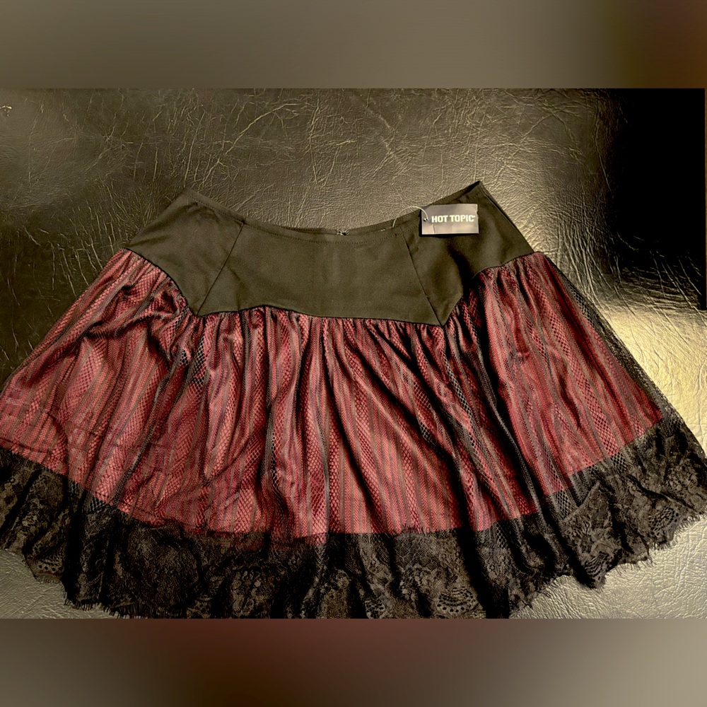 Thorn & Fable women’s lace trim skirt